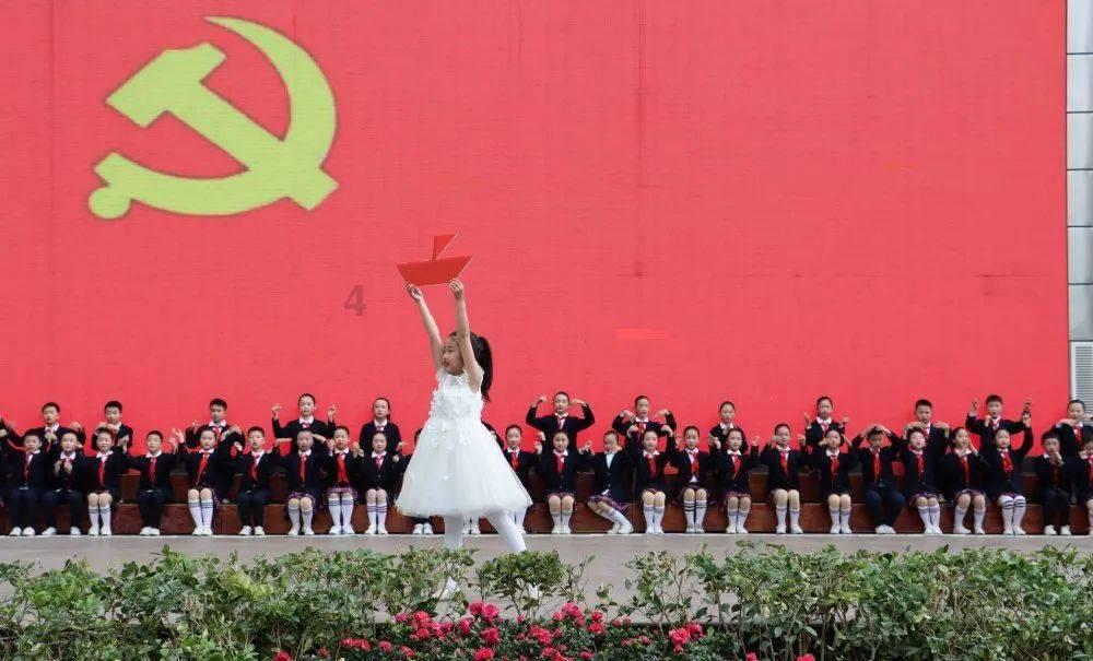 黄金交易提醒：美国职位空缺数据强劲，金价触及两周新高后回落，等待美联储决议